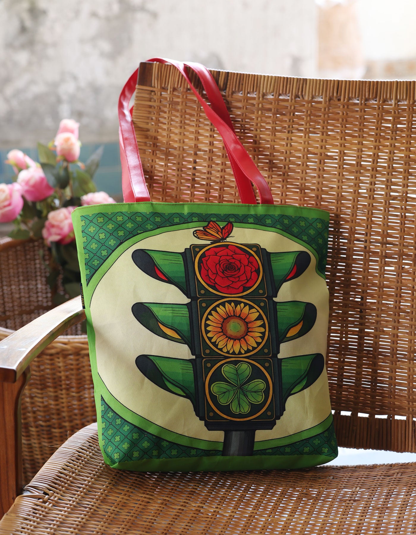 Colorful tote bag with traffic light design on a wicker chair